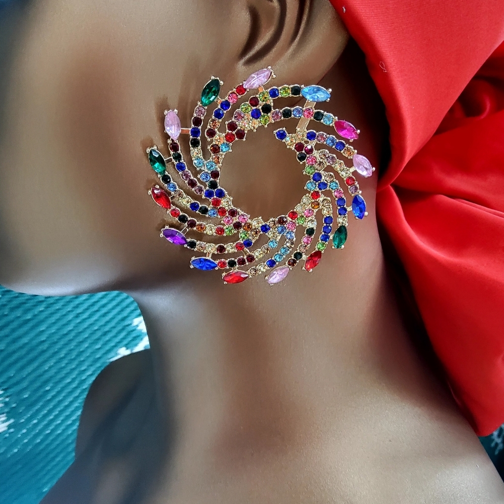 Big fashion earring